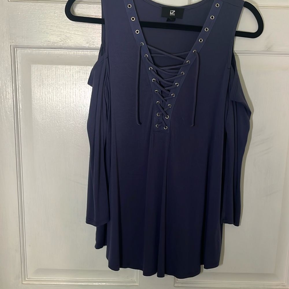 Cold shoulder knit shirt